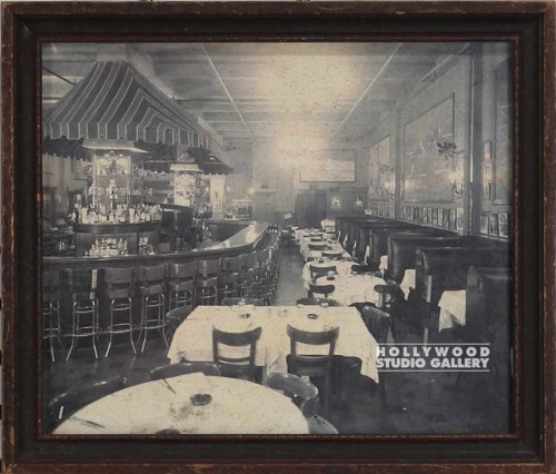8x10 B/W Sports/Restaurant Bar