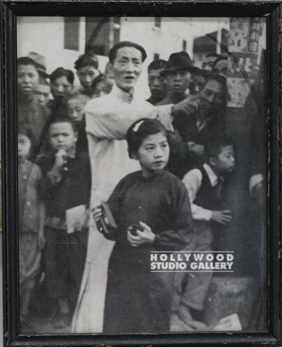 11x9 B/W Asian Man/Lil Girl