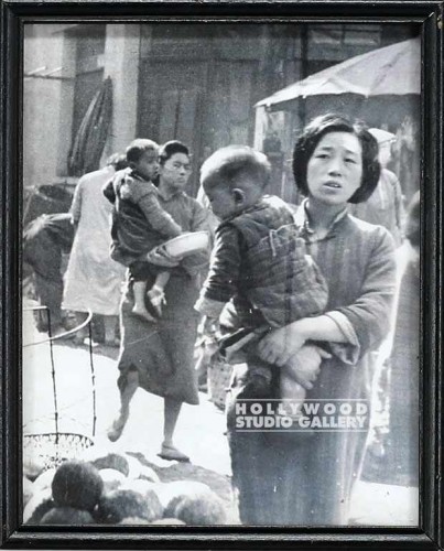 9X11 B/W Two Chinese Women w/Kids
