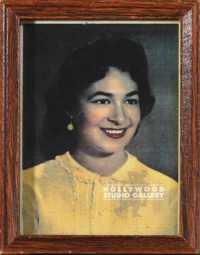8X6 TABLETOP YOUNG HISPANIC LADY