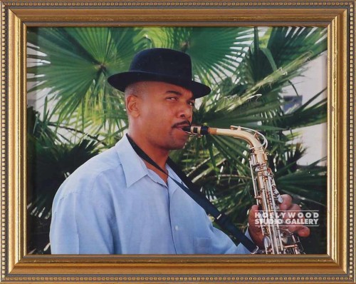 10X12 TABLETOP MAN W SAX