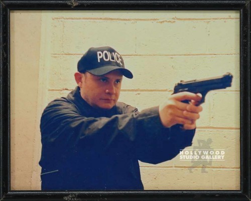 9X11 POLICEMAN HOLDING GUN PHOTO/WD